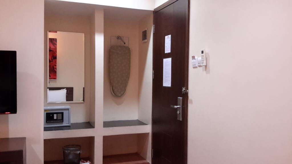 Hotel Matos Jayapura Habitación foto